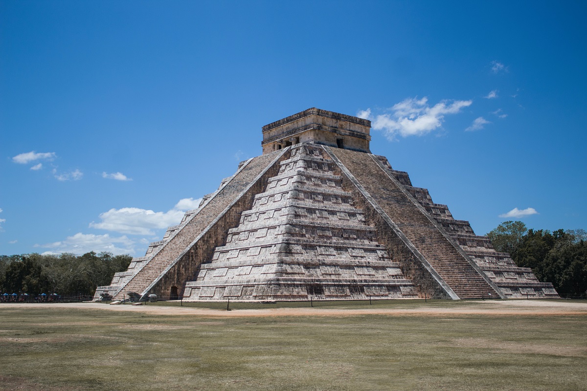 Pyramid El Castillo in Chichen Itza Mexico