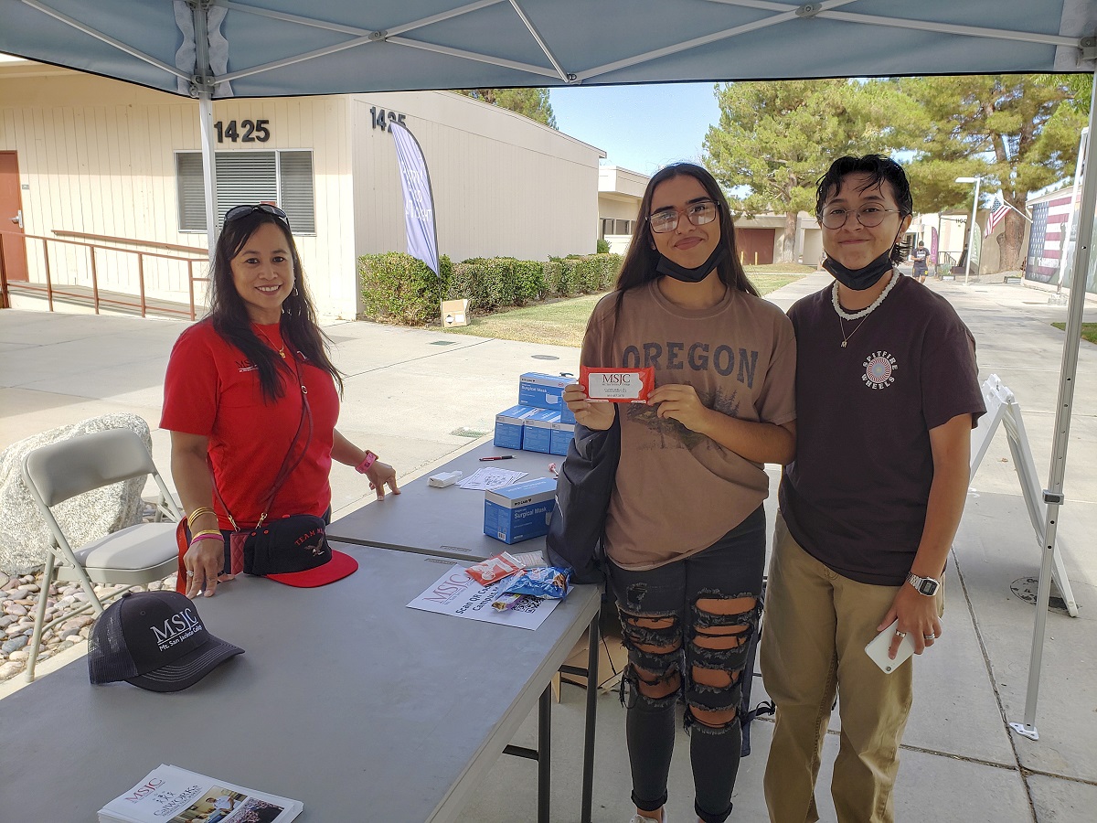 Marisa Jones helps students Reina Acosta and Daniel Tovilla