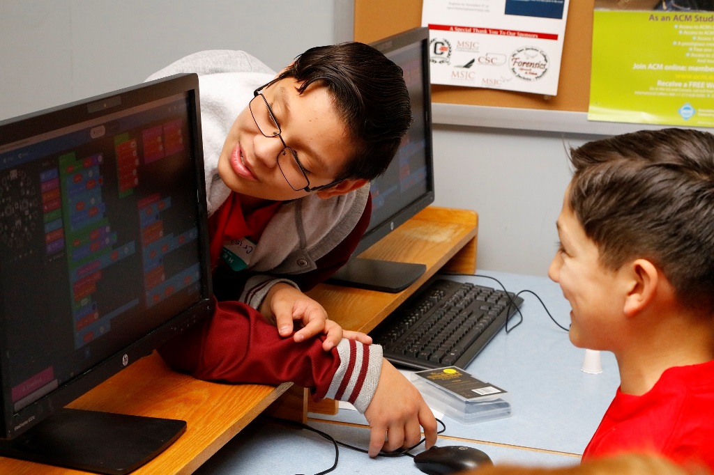 students at the computer