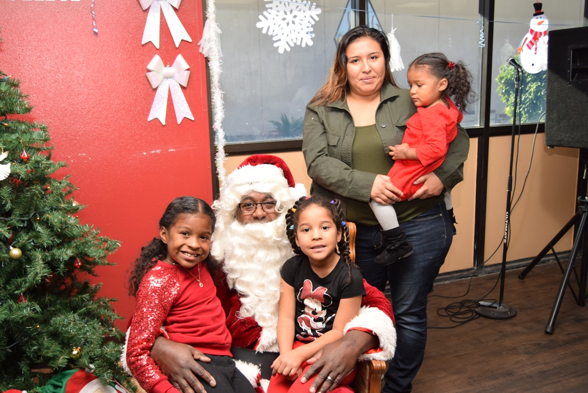 MSJC CARE Students and their Families meet Santa